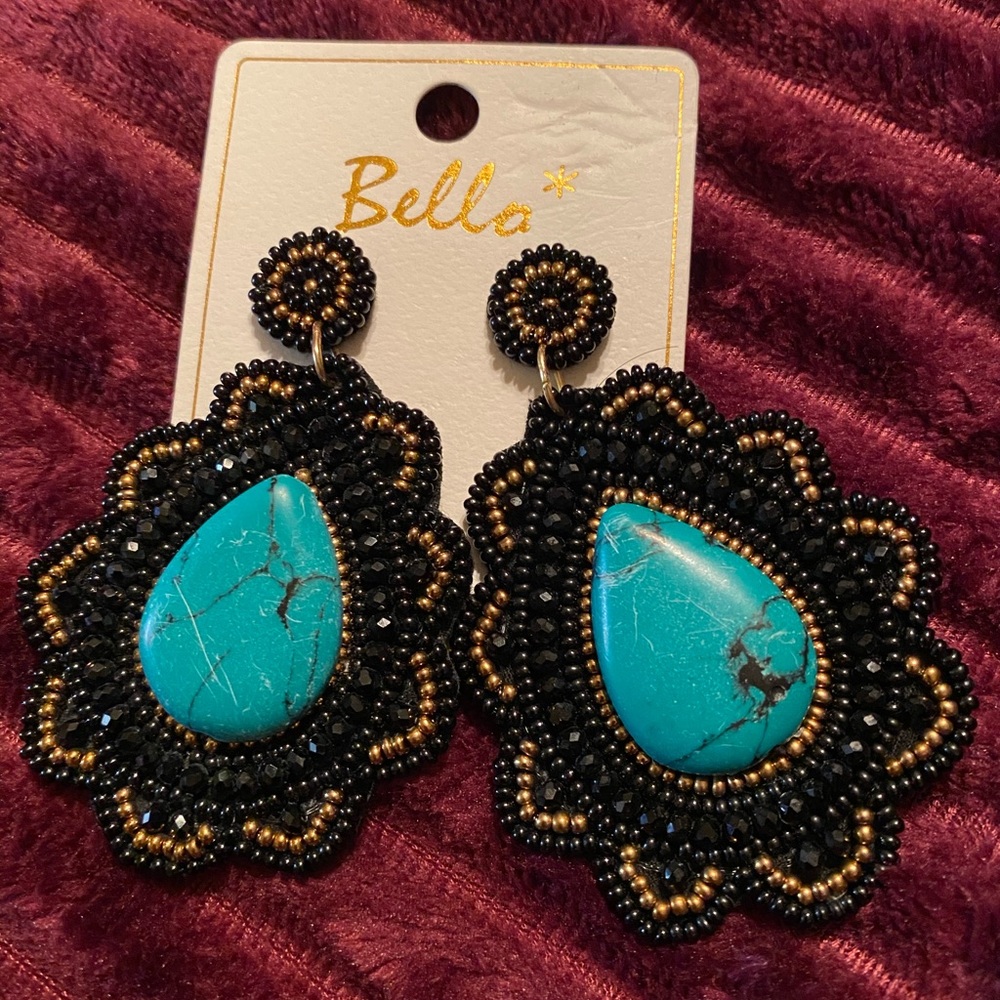 COPY - New GORGEOUS Black light weight beaded earring.